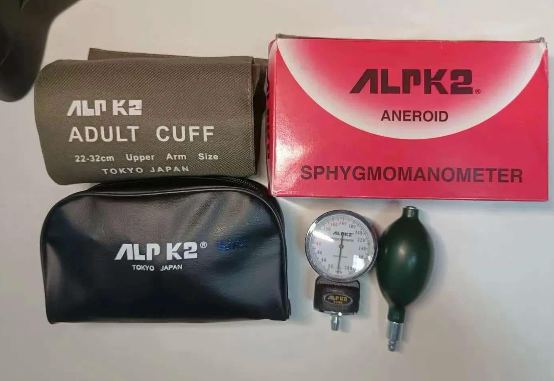 Alpk2 Aneroid Sphygmomanometer – Accurate BP Monitor
– Manual blood pressure cuff with a precise gauge for professional use.